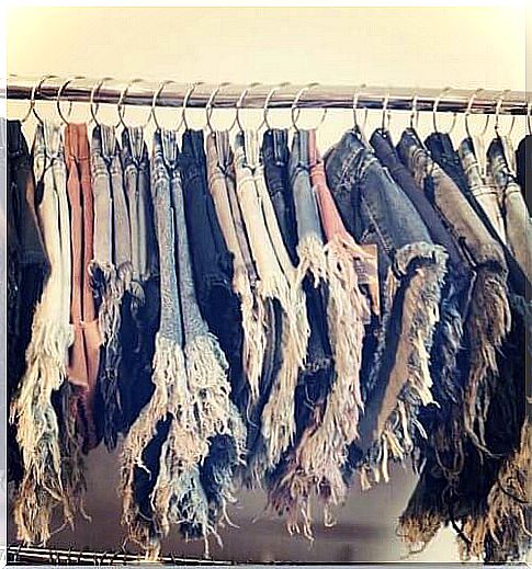 Organizing the closet space for pants