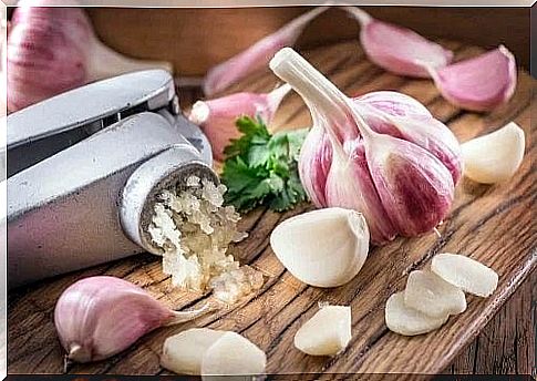 3 garlic remedies for high cholesterol