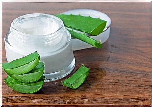 Preparation of a natural night cream with aloe vera