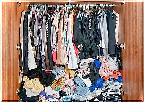 Ideas for ordering clothes using hangers