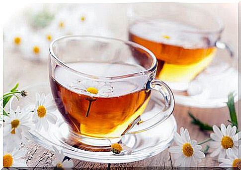 Natural remedies for healing canker sores such as chamomile tea