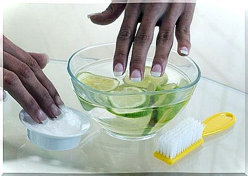 Lemon helps prevent redness of the nails