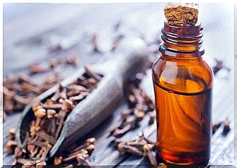 Natural remedies for inflamed gums such as clove oil