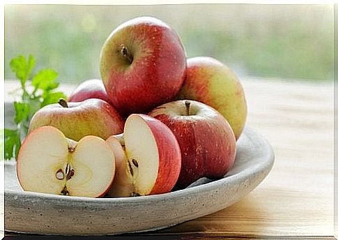 Apples are natural remedies for inflamed gums