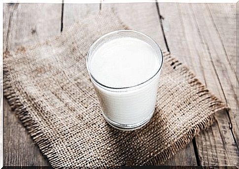 A little milk helps to eliminate dark circles naturally