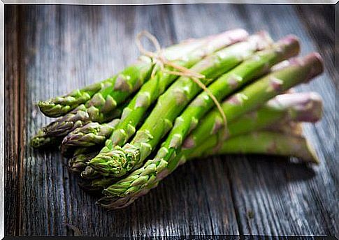 Unpleasant body odor can be caused by eating asparagus