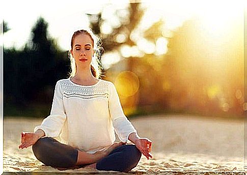 How to attract positive energy through meditation 