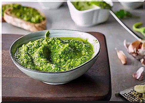 How to freeze basil like pesto