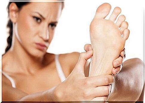 How to treat diabetic foot caused by hyperglycemia