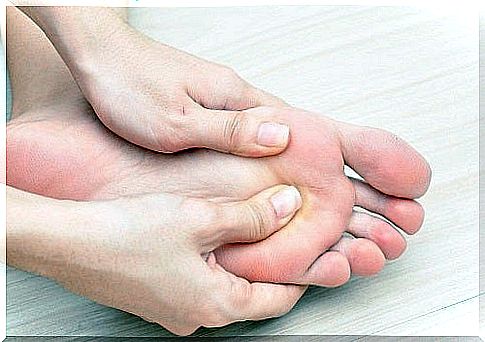 How to treat diabetic foot and its associated symptoms