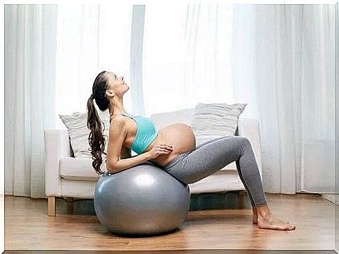 Pregnant woman who treats joint pain in pregnancy