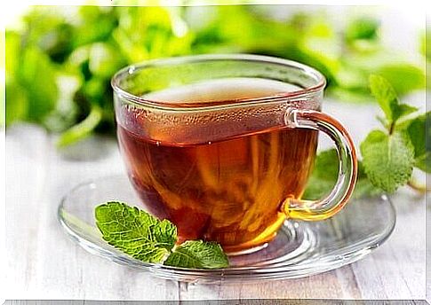 Remedies with mint leaves in the form of tea