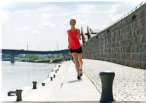 Woman doing recommended exercises after the age of 40