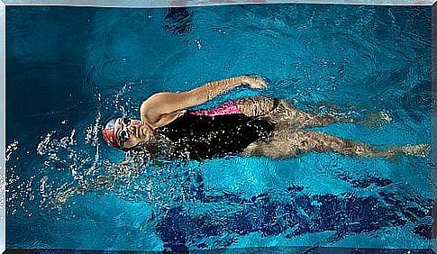 Recommended exercises after the age of 40 performed in the pool