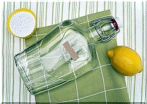 White vinegar with lemon to remove mold