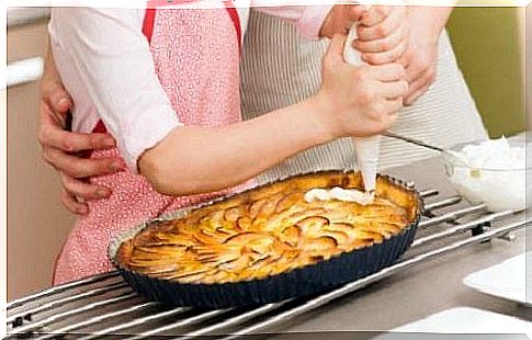 Apple tart recipe made with butter and biscuits