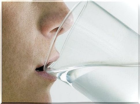 For a pleasant-smelling breath, drink more water