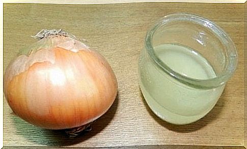 Mixture of onions and vinegar as a treatment for wounds 