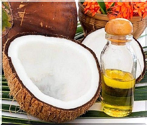 Treatment to stimulate hair growth with coconut oil