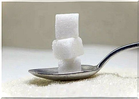 Spoon with sugar cubes