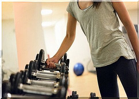 Heavier weights or more repetitions to gain muscle strength